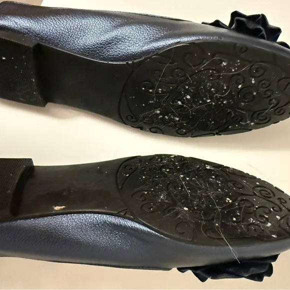 Elegant navy Leather Brighton ballet flats with flower embellishment - Picture 5 of 5